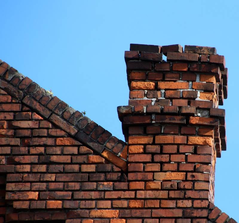 Damaged chimney on an Glen Arm home showing cracks and missing mortar